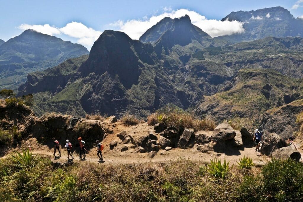 découvrez la diagonale des fous, la légendaire course d’ultra-trail sur l’île de la réunion : un défi extrême entre paysages à couper le souffle, aventures sportives et émotions fortes. infos, parcours, conseils et actualités.