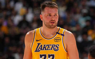 découvrez comment luka doncic a brillé face aux lakers lors de leur dernière rencontre : analyse du match, performances et moments forts.