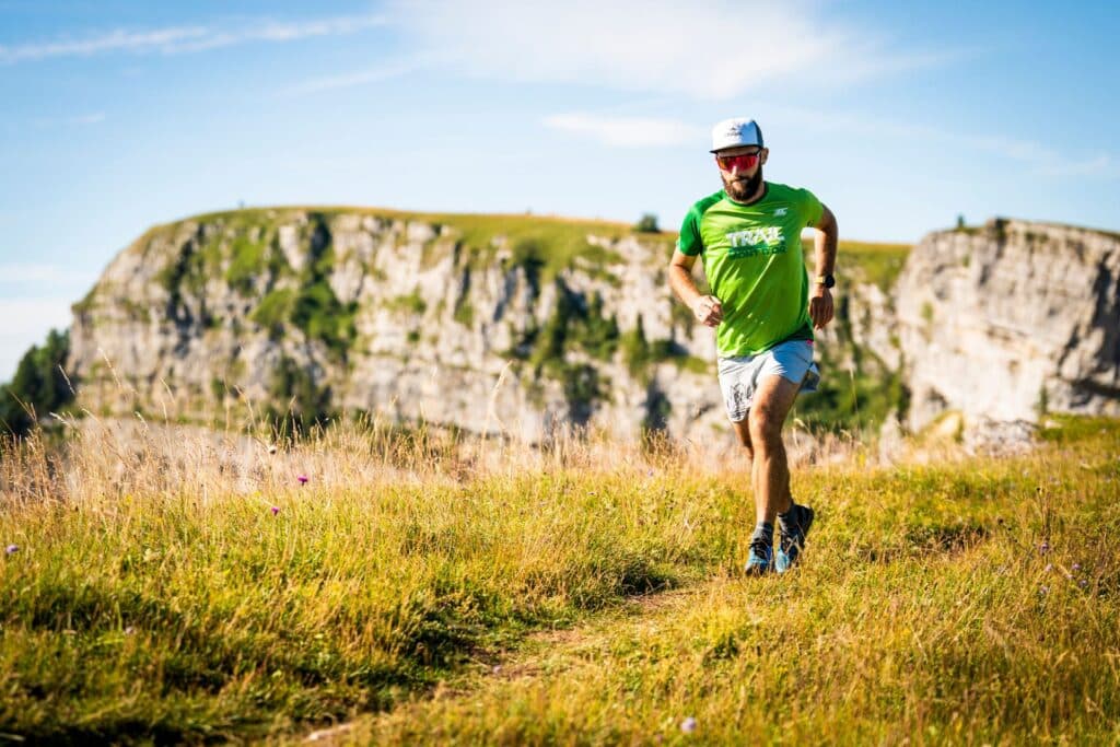 découvrez comment l'ultra-trail du jura à métabief a surmonté les perturbations pour offrir un événement sportif convivial et rassembleur, au cœur de paysages exceptionnels.