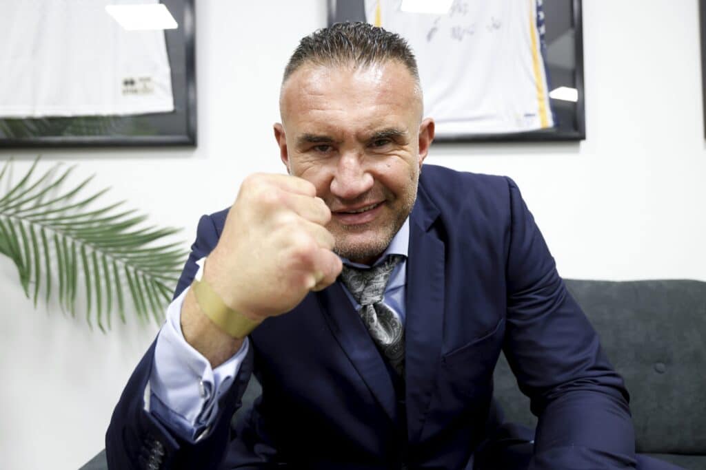 assistez à un événement mma exceptionnel au zénith de pau ! découvrez des combats intenses, des athlètes de haut niveau et une ambiance survoltée. réservez vos places pour une soirée sport et adrénaline.
