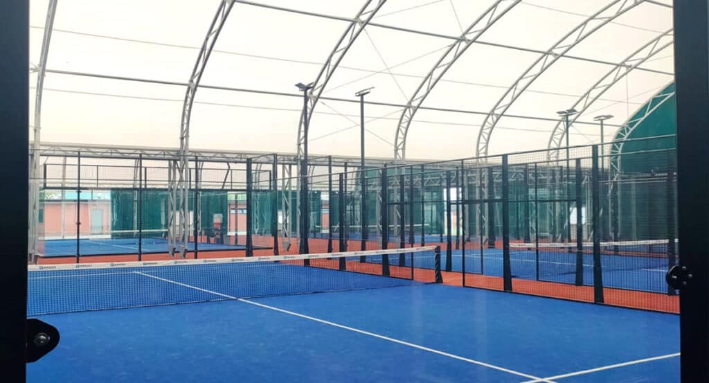 découvrez sanctuaire padel, le nouveau centre de padel à milan : terrains modernes, ambiance conviviale et expériences sportives inoubliables pour tous les passionnés de padel.