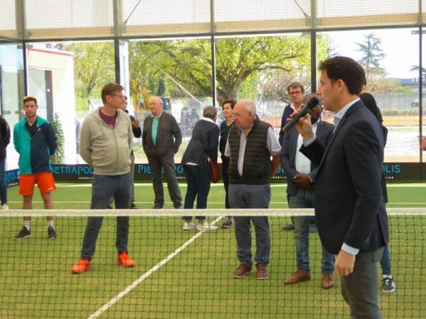 découvrez le colosse aréna à saint-andré, un complexe de 12 millions d'euros dédié au padel, futsal et bowling pour des loisirs sportifs et conviviaux.