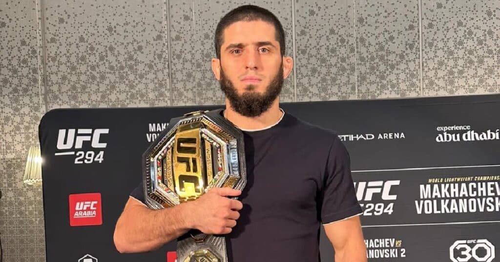 découvrez comment islam makhachev se prépare à réaliser un exploit historique dans l'ufc, en dominant la compétition et marquant l'histoire des arts martiaux mixtes.