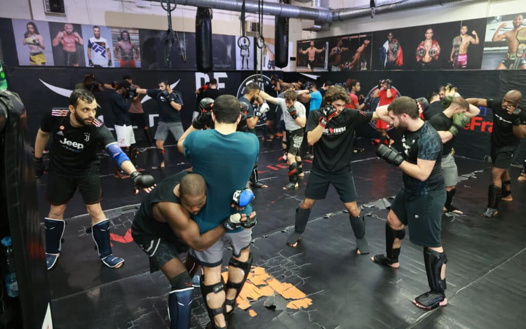 découvrez neuf combats de mma spectaculaires lors de l'événement inaugural au pôle culturel de limoux. une soirée intense à ne pas manquer pour les amateurs d'arts martiaux.