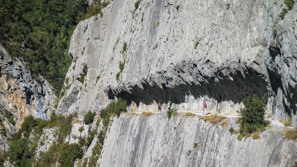 découvrez le parcours, les tarifs et les modalités d'inscription pour l'ultra-trail béarn 2026, une course de 100 km à travers les paysages magnifiques de la montagne d'aspe.