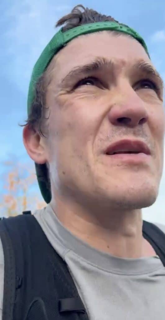 découvrez le retour de la casquette verte sur l'ultra-trail lyonsaintélyon, un événement incontournable pour les passionnés de course en montagne.