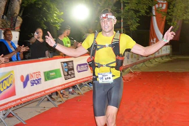 à 56 ans, antoine guillon triomphe de nouveau en remportant sa 5e transmartinique, une performance exceptionnelle qui souligne son endurance et sa détermination.