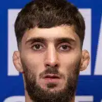 découvrez baris adiguzel, prodige français du mma, prêt à décrocher 100 000 $ au pfl et à conquérir le monde des arts martiaux mixtes.