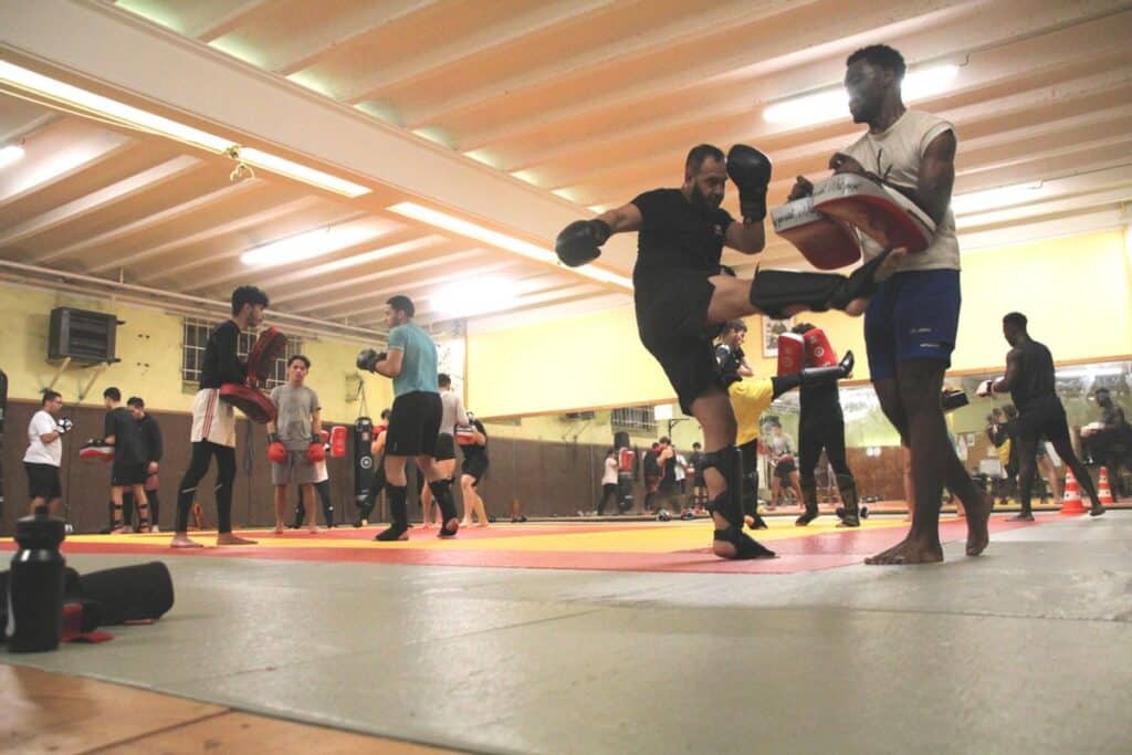 découvrez l'inauguration du nouveau club de mma à brienon : une occasion unique de rencontrer les passionnés, visiter les installations modernes et participer à des démonstrations exclusives.