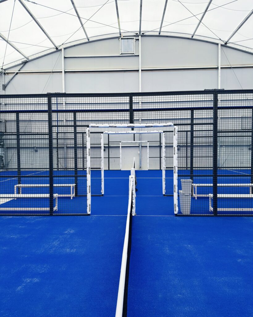 découvrez le nouveau complexe de padel en construction au mans, un espace moderne destiné aux amateurs de sports de raquette, avec des installations de pointe pour une expérience unique.