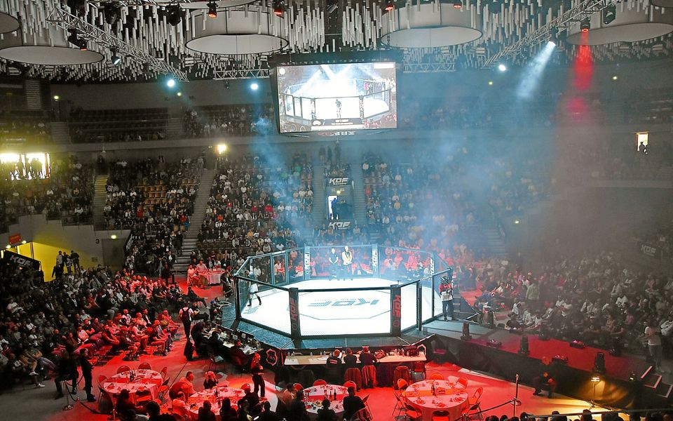 une organisation bretonne de mma prévoit d'installer un octogone à brest en 2026, renforçant ainsi la présence des arts martiaux mixtes dans la région.