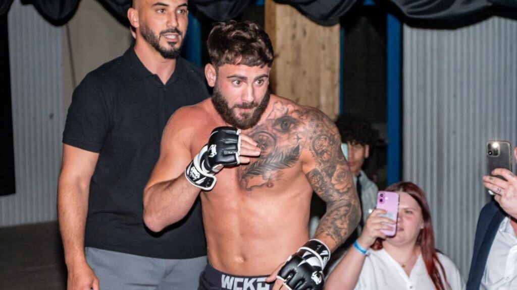 découvrez la puissance explosive du mma dans une commune des ardennes, un sport de combat alliant technique, force et passion au cœur de la région.