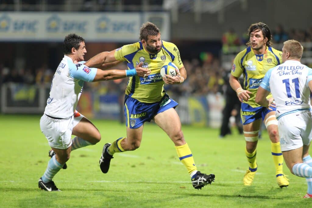 découvrez temerlan azizov, un clermontois passionné et dominateur dans le monde du mma, reconnu pour sa détermination et ses performances impressionnantes.