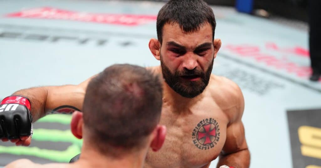 ne manquez pas le grand retour de l'ufc à paris avec des combats spectaculaires et des athlètes de renommée mondiale. vivez l'action et l'intensité en direct dans la capitale française.