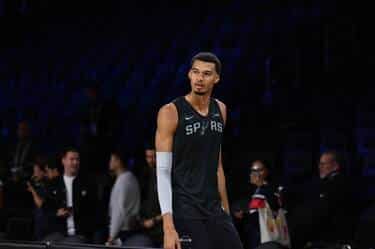 zaccharie risacher partage ses impressions et analyse le jeu de jalen johnson, offrant un aperçu unique sur le talent et le parcours du joueur.