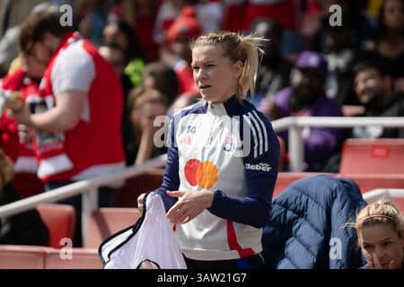 découvrez christiane endler, une athlète passionnée de football et de padel, qui allie talent et détermination sur et en dehors du terrain.