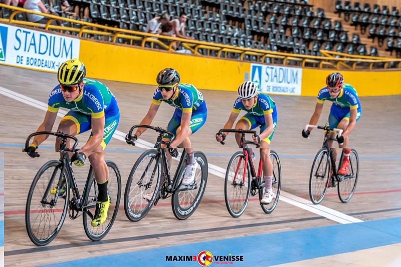 corentin roux remporte sa deuxième victoire consécutive malgré une soirée pleine de défis et d'obstacles.