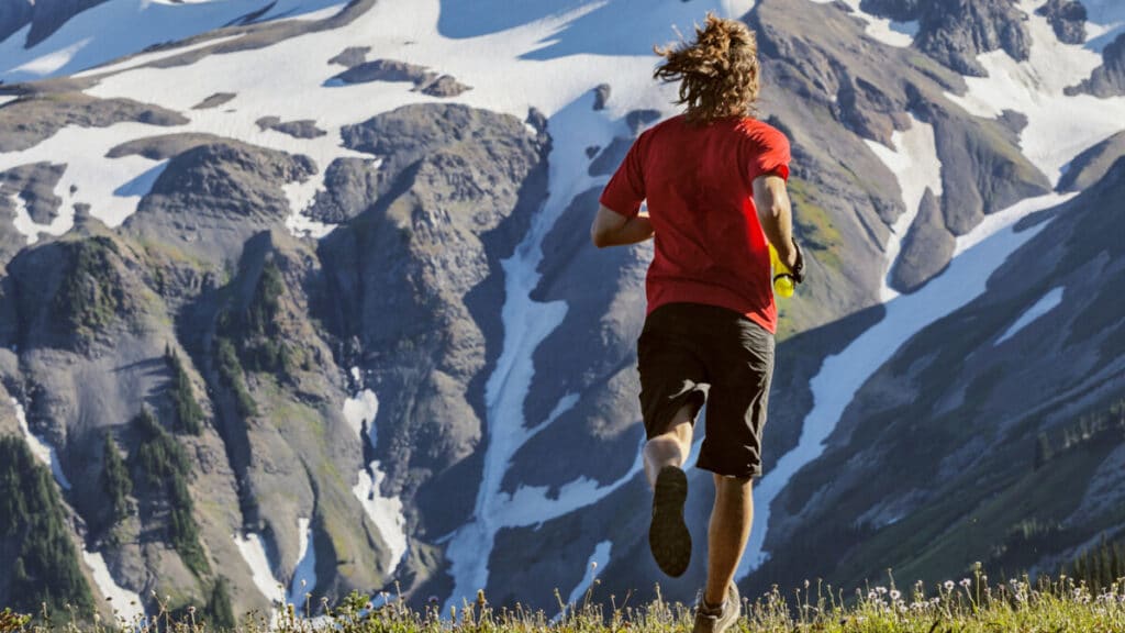 découvrez les effets de la fatigue extrême et des hallucinations lors d'un ultra-trail de 200 km dans les vosges, un défi physique et mental intense pour les coureurs.