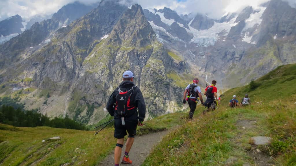 découvrez la détermination extraordinaire de sabine lors de l'ultra-trail du mont-blanc, une aventure ultra tenace entre défi et dépassement de soi.