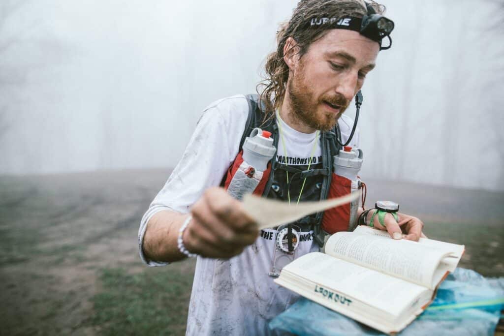 découvrez barkley, la course d'ultra-endurance extrême où très peu atteignent la ligne d'arrivée. un défi sans finisseur pour les athlètes les plus résistants.