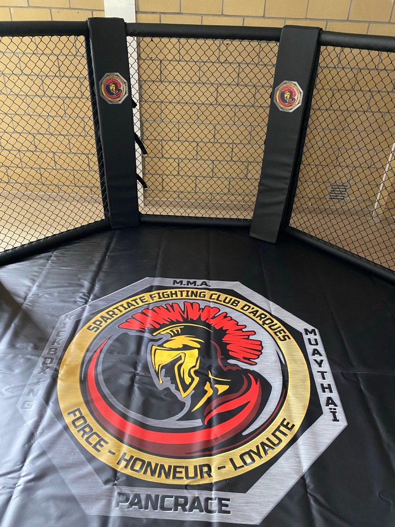 découvrez notre cage ultramoderne pour mma et pancrace, alliant sécurité, durabilité et design innovant pour des combats intenses et professionnels.
