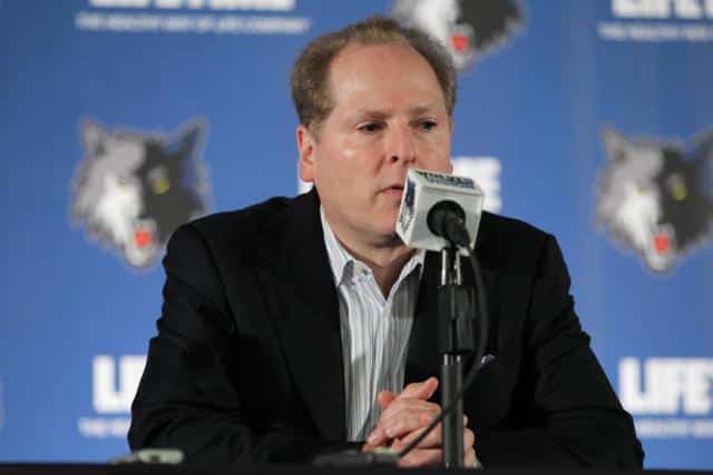 découvrez le rôle de david kahn dans l'évolution de paris basketball entre nba, europe et euroleague, et son impact sur le basketball français.