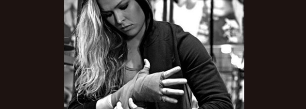 assistez au retour spectaculaire de ronda rousey face à gina carano dans un combat épique disponible sur netflix.