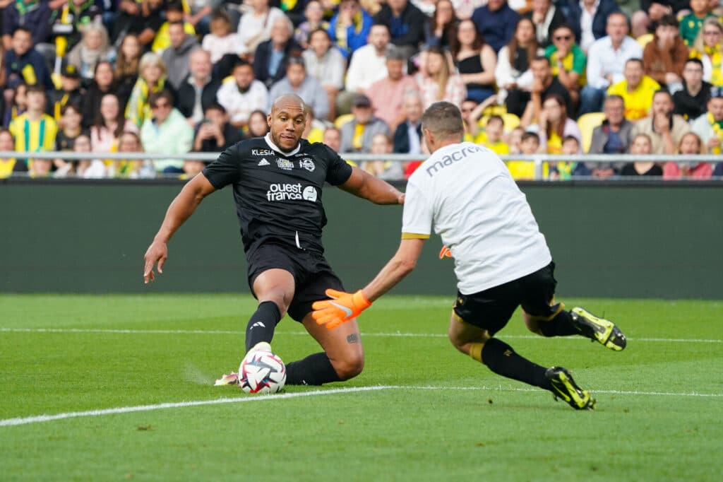 gane défie pereira lors d'un combat intense à la maison blanche, promettant un affrontement spectaculaire et plein de rebondissements.