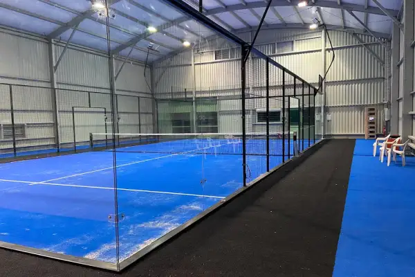 découvrez l'inauguration du complexe pure padel à la roche-sur-yon, un nouvel espace dédié aux passionnés de padel avec des installations modernes et conviviales.
